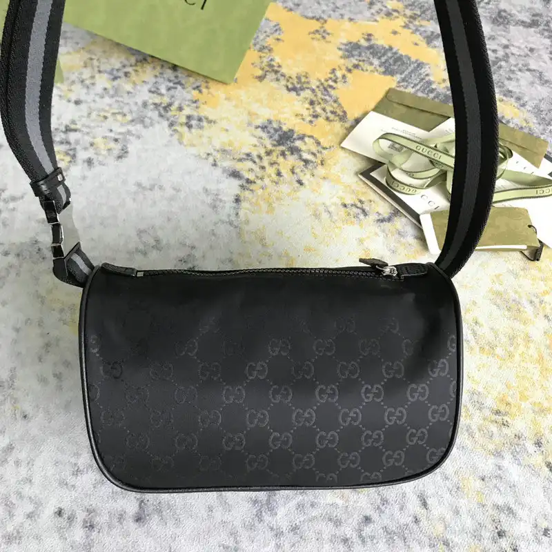 G*u*i bag 2201dj0021