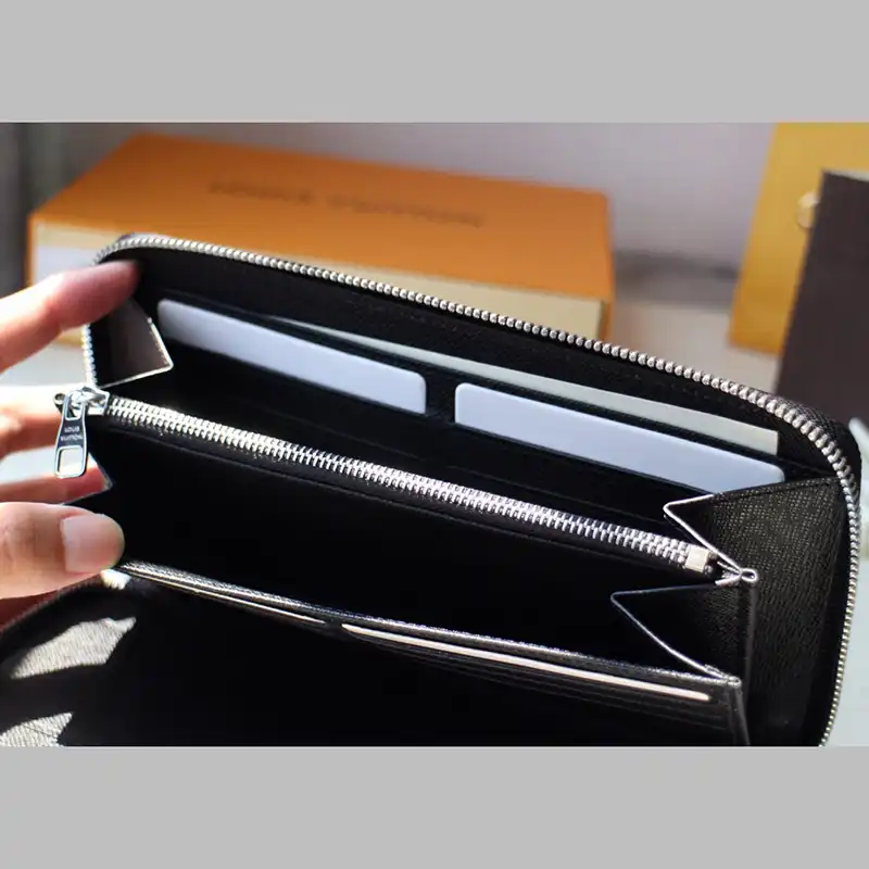 LV Bag 2204HT0018