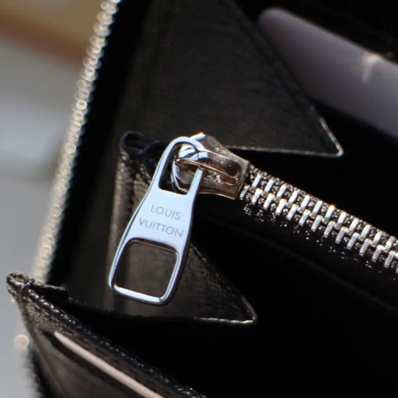 LV Bag 2204HT0018