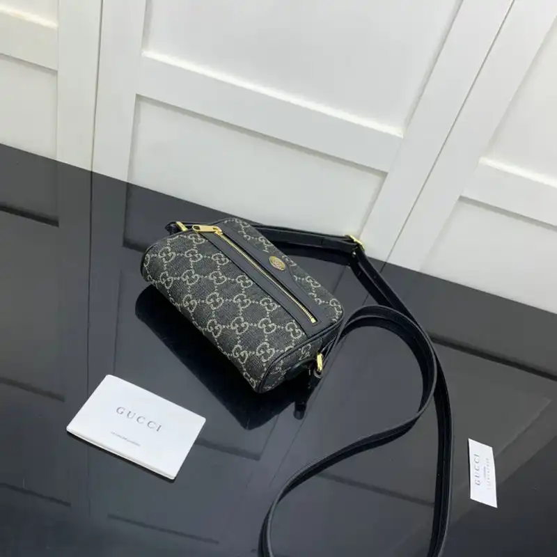 G*u*i bag 2204ya0027