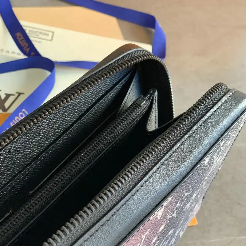 LV Bag 2209YZ0040