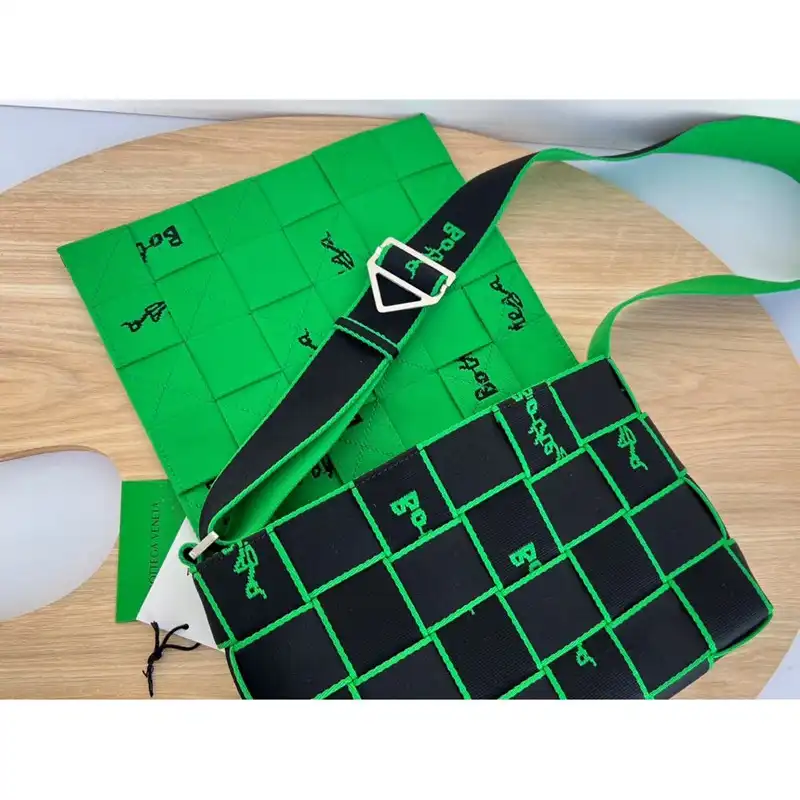 bo*te*ga Ve*ne*ta bag 2211sf0108