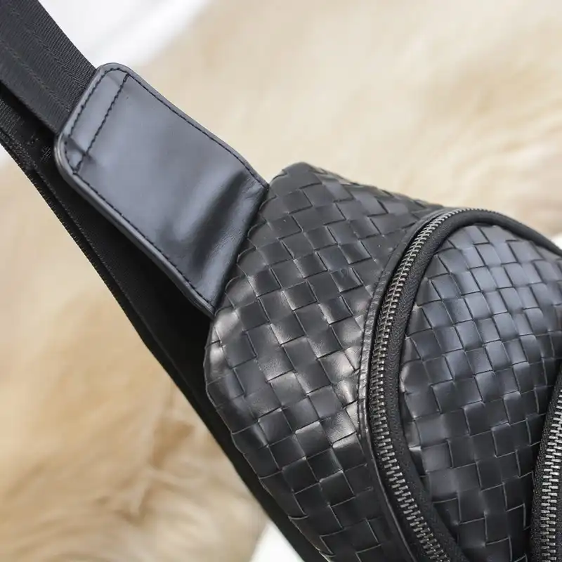 bo*te*ga Ve*ne*ta bag 2212yz0053