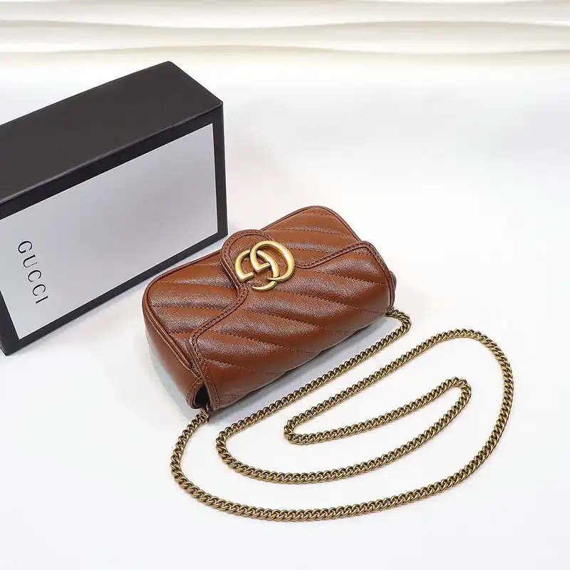 G*u*i bags 2012sh0004