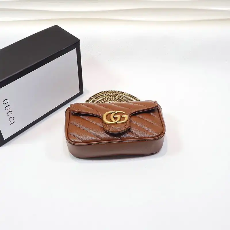 G*u*i bags 2012sh0004