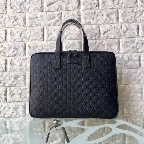 G*u*i bags 2012sh0081