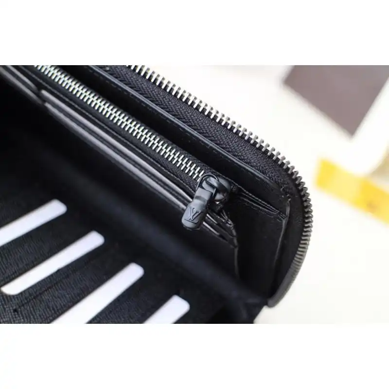 LV Bag 19HT0051
