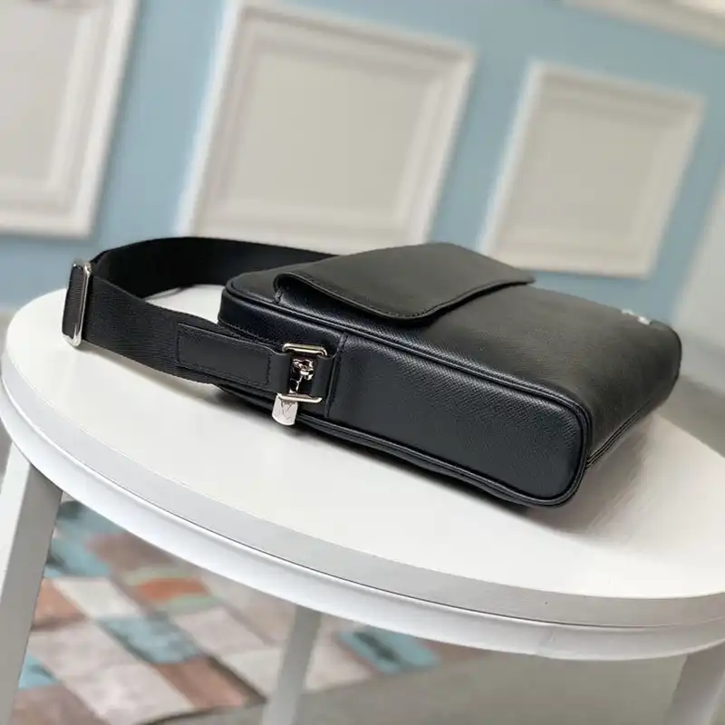 LV Bag 19HT0105