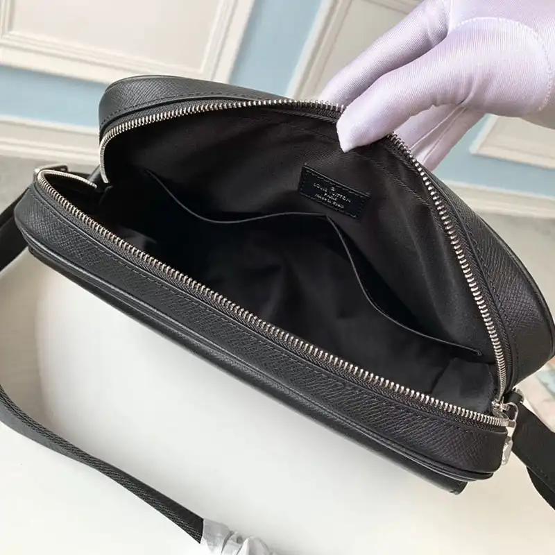 LV Bag 19HT0105
