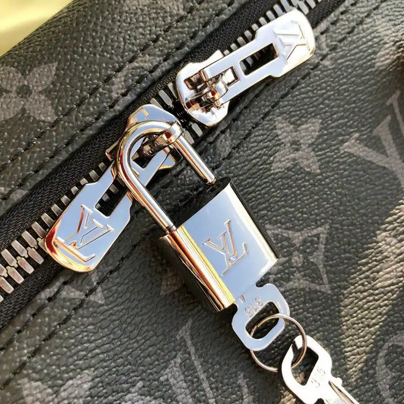 LV Bags 19T1L0196