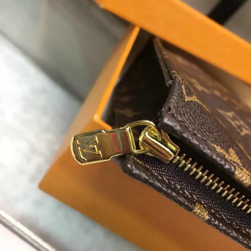 LV Bags 19T1L0234