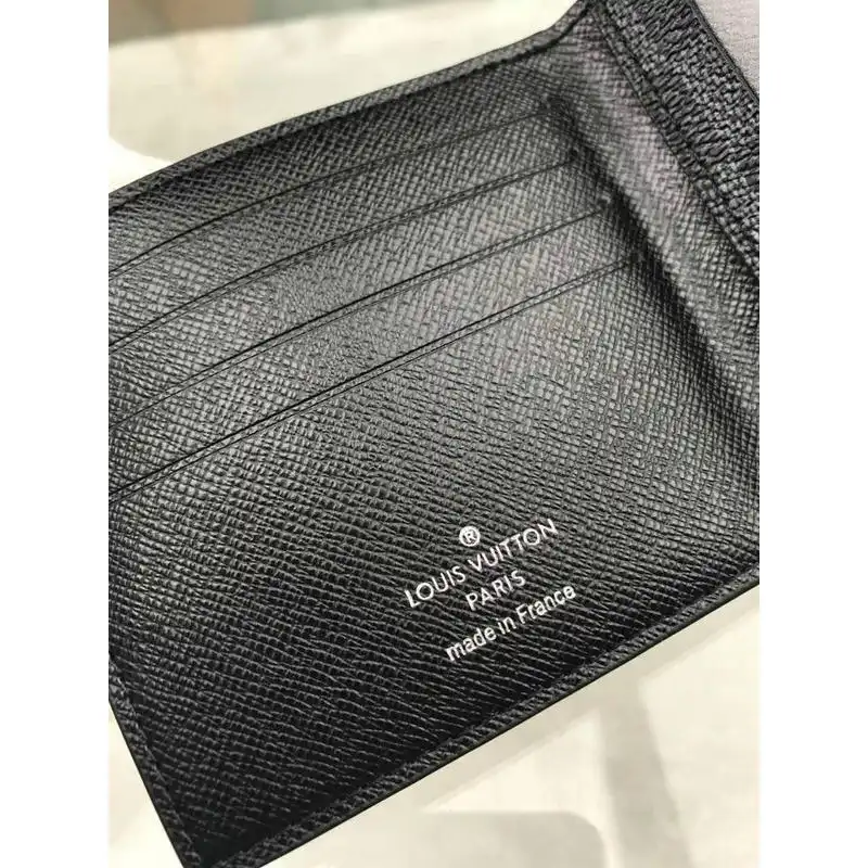 LV Bags 19T1L0558