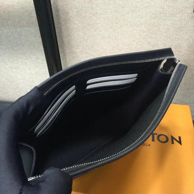 LV Bags 19T1L0636