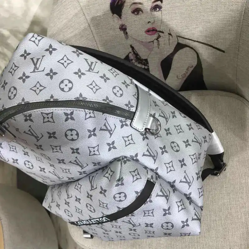 LV Bags 19T1L0638