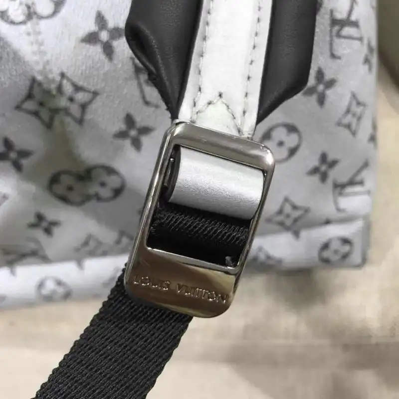 LV Bags 19T1L0638