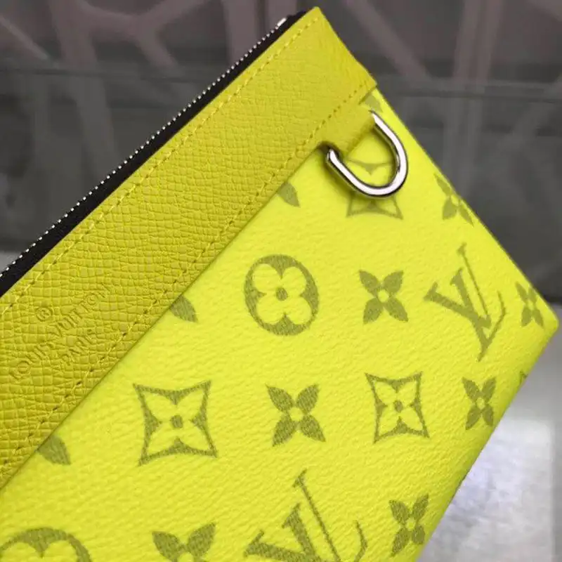 LV Bags 19T1L0672