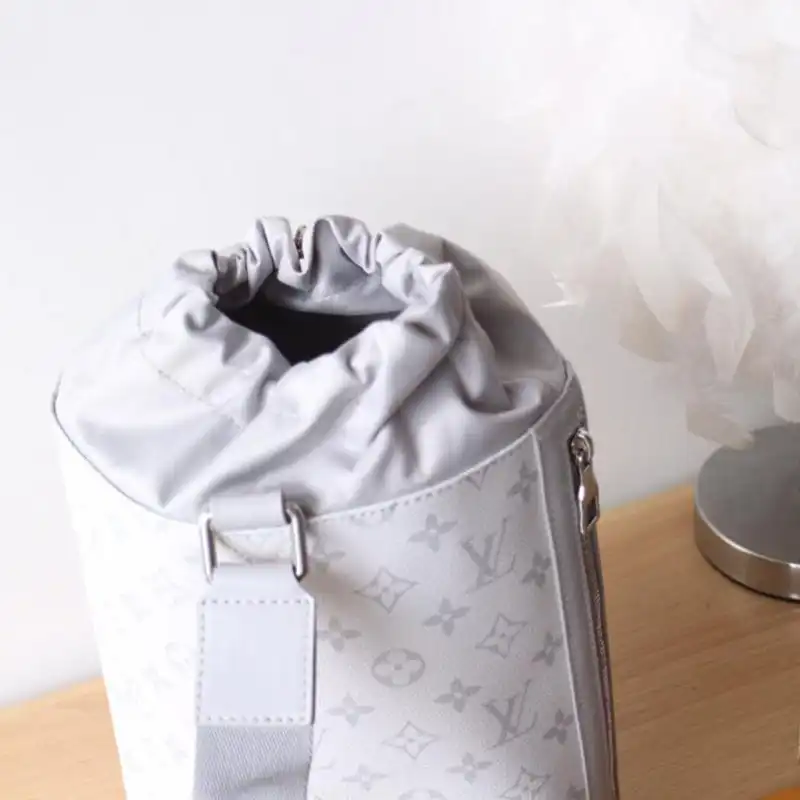 LV Bags 19T1L0699
