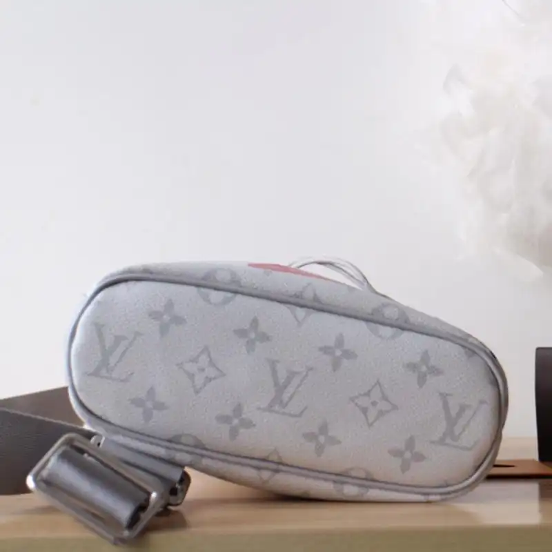 LV Bags 19T1L0699
