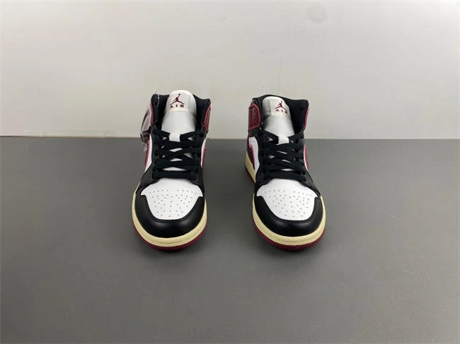 RelaxedFit AIR JORDAN 1 MID  FQ7818- 3653