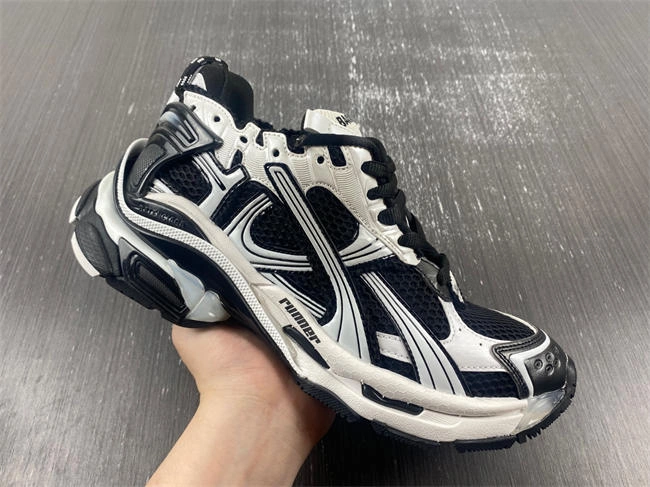 UrbanChic Balenciaga  772774-W3RNY- 4322