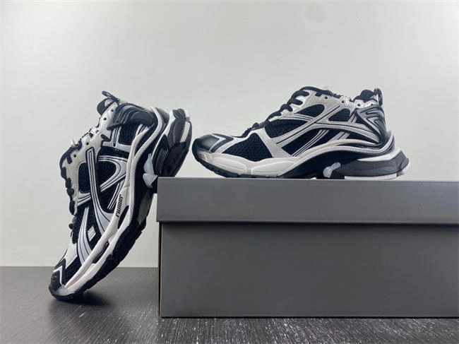 UrbanChic Balenciaga  772774-W3RNY- 4322