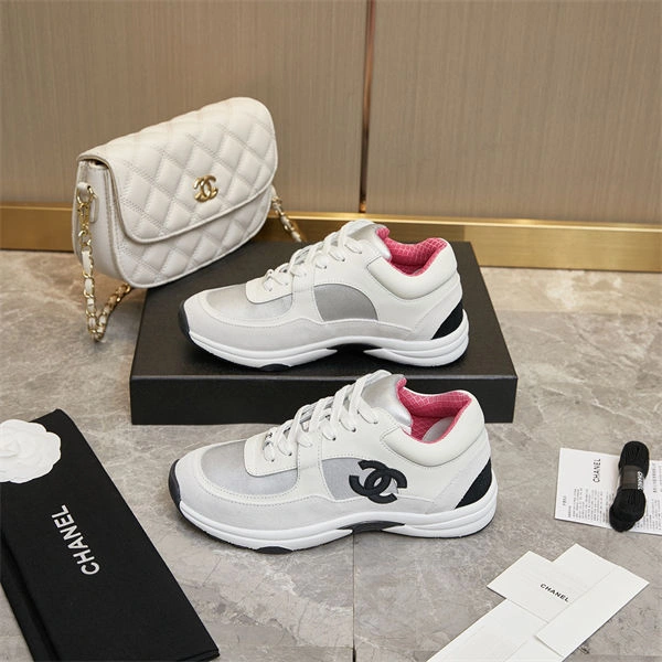Supportive Chanal Sneakers 2208