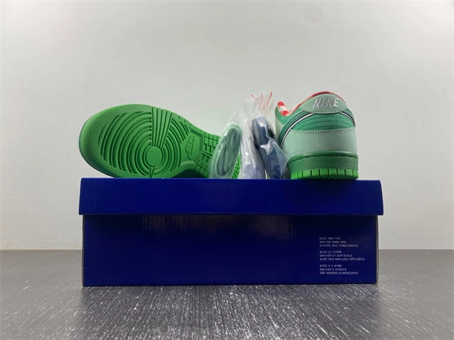 Chic Concepts x Nike SB Dunk Low   BV1310- 4563