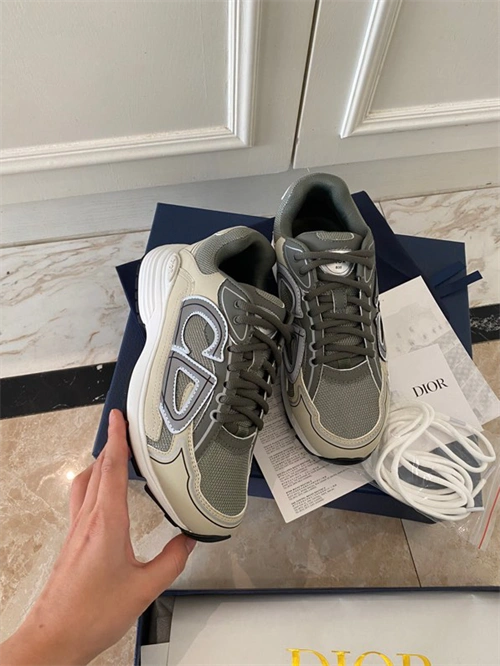 DR B30 Sneakers WellDesigned 1088