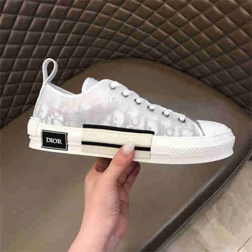 Fashionable DR Sneaker 1151
