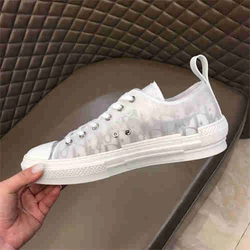 Fashionable DR Sneaker 1151