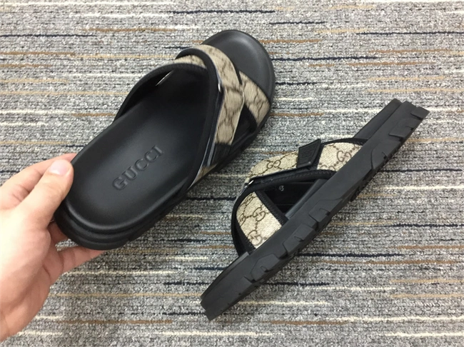 breathable G*u*i slide 422