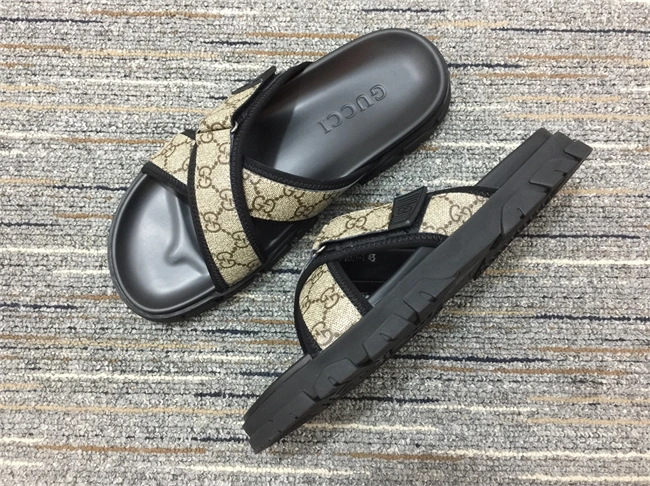 breathable G*u*i slide 422