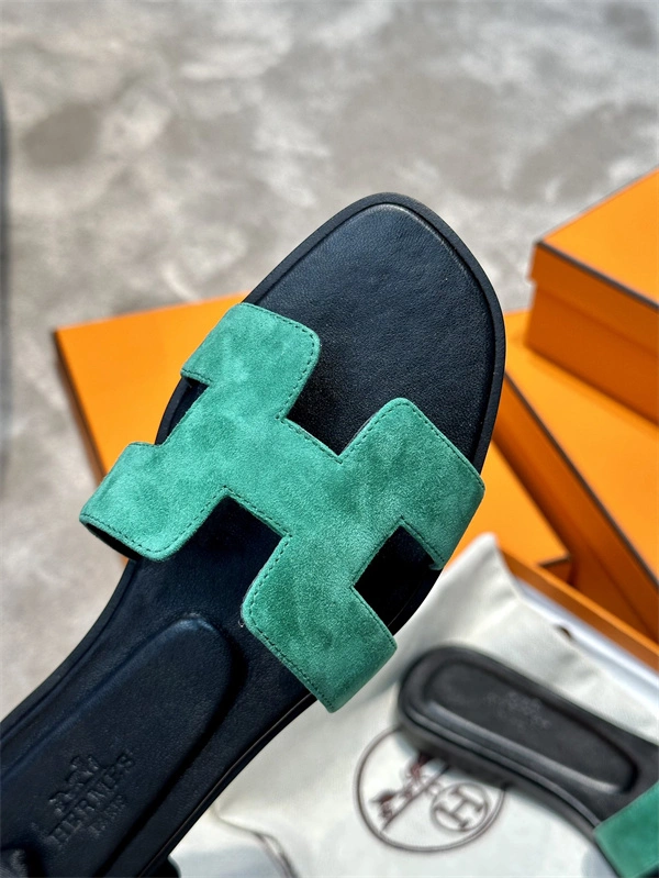 Unique H Slipper 2387