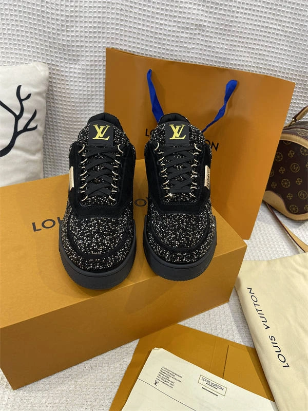 LV Attractive 1842