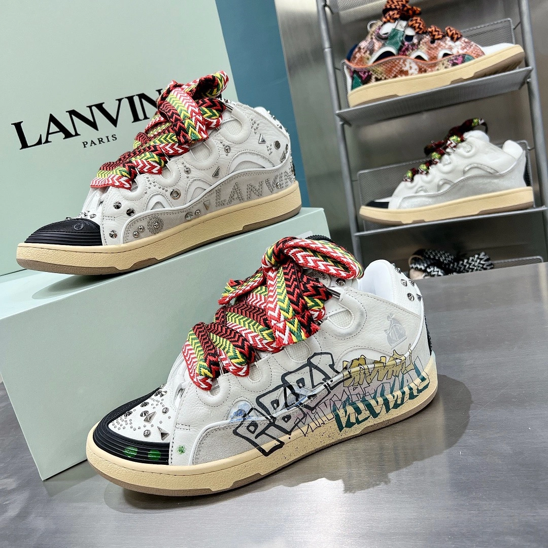 Minimalist Lanvon Curb Sneaker 871