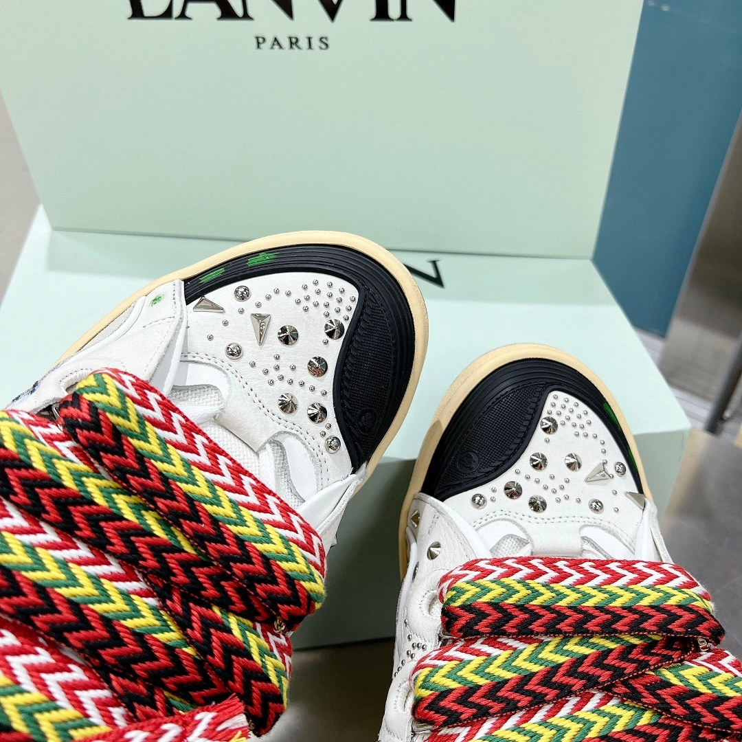 Minimalist Lanvon Curb Sneaker 871