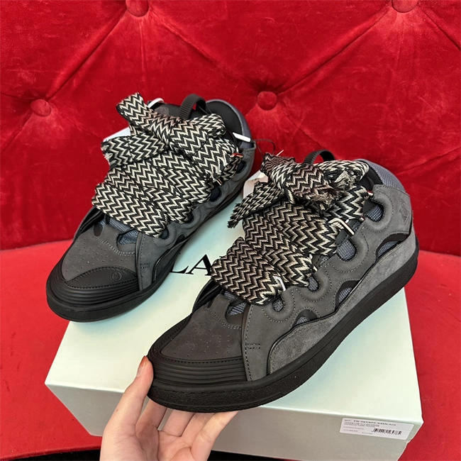 Minimalist Lanvon Curb Sneaker 917