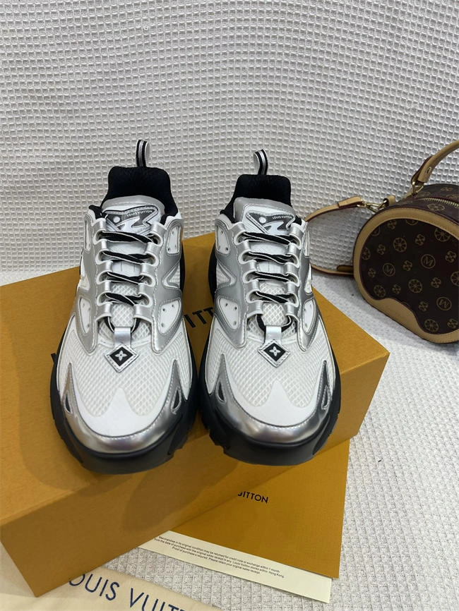Efficient Lv Runner Sneaker 1996