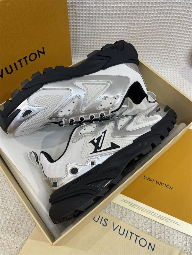 Efficient Lv Runner Sneaker 1996