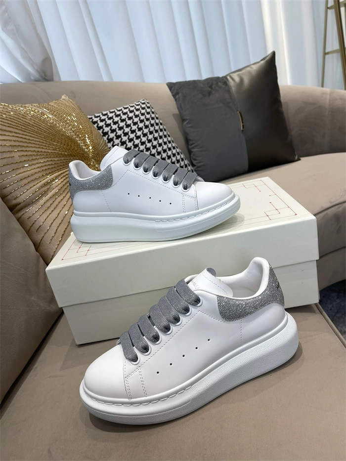 Comfortable Mc Queen 2564