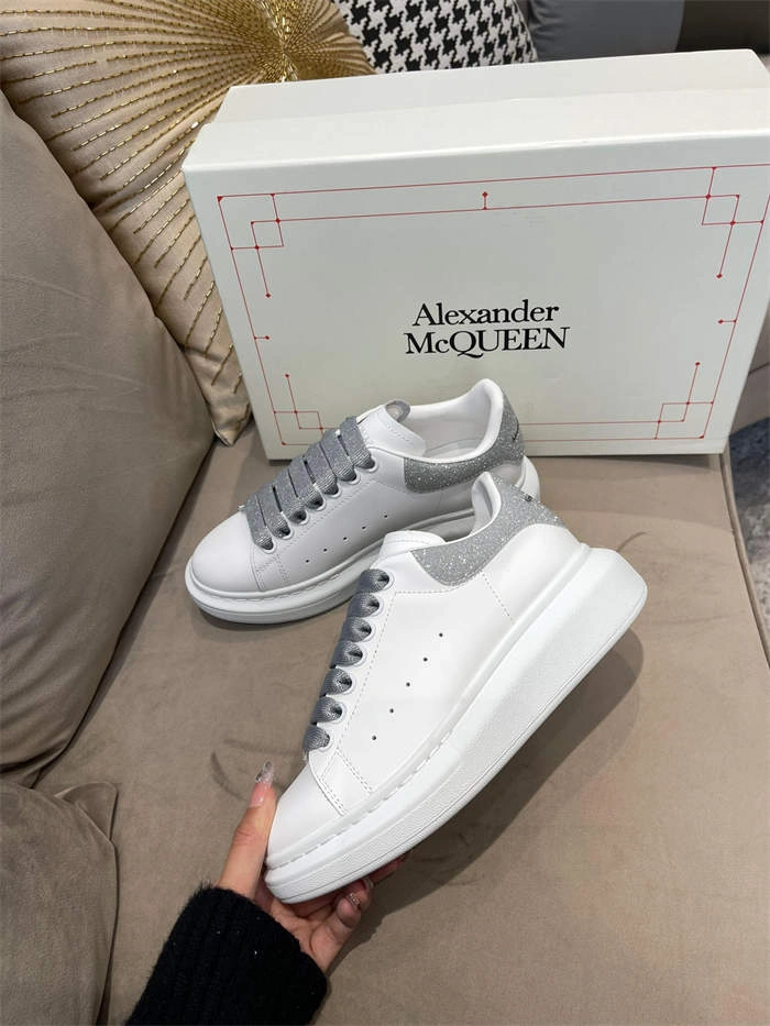 Comfortable Mc Queen 2564
