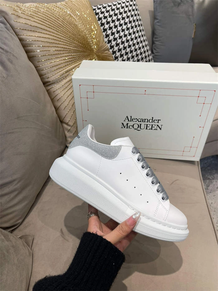 Comfortable Mc Queen 2564