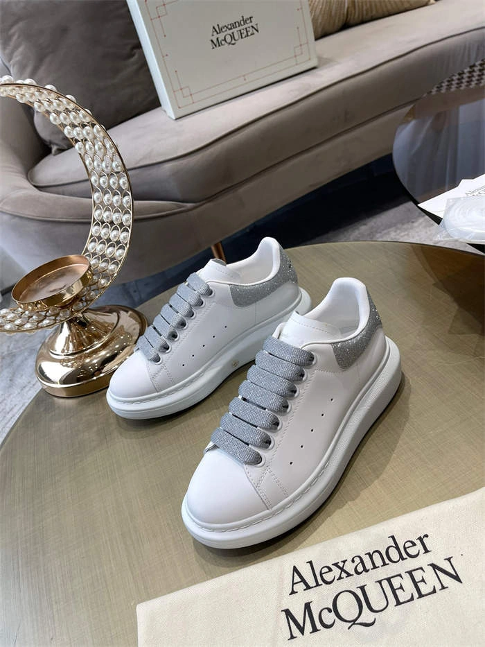 Comfortable Mc Queen 2564