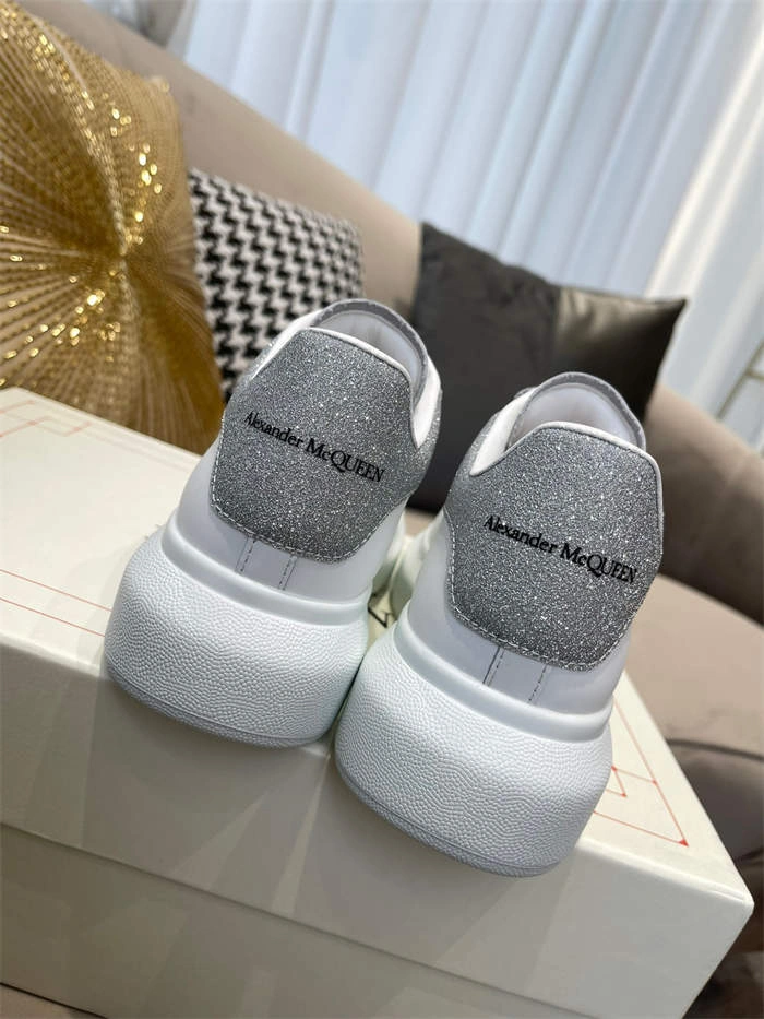 Comfortable Mc Queen 2564