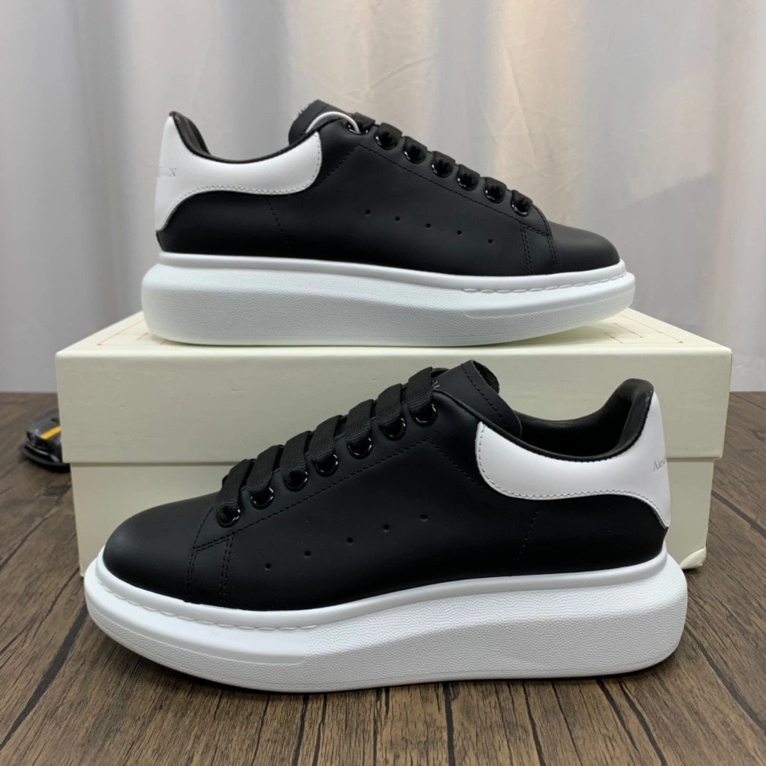 Contemporary McQuen Black White 553680WHGP 2490