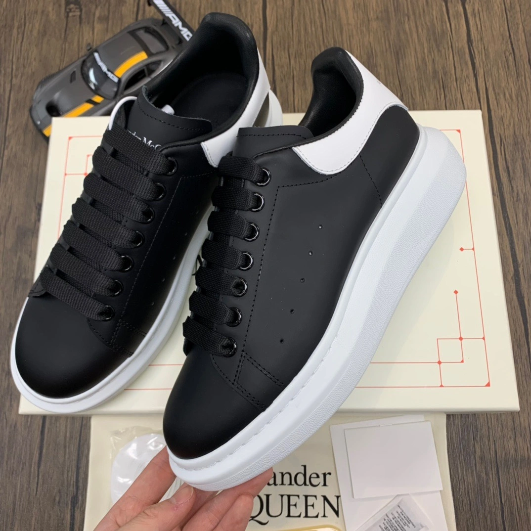 Contemporary McQuen Black White 553680WHGP 2490