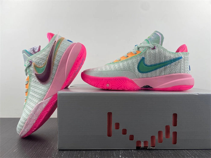 Compact Nike Lebron 20 Time Machine DJ5422- 5316