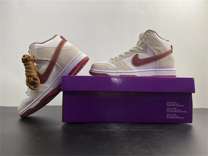 RelaxedFit Nike SB Dunk High Sail  Crimson CV9499- 4860