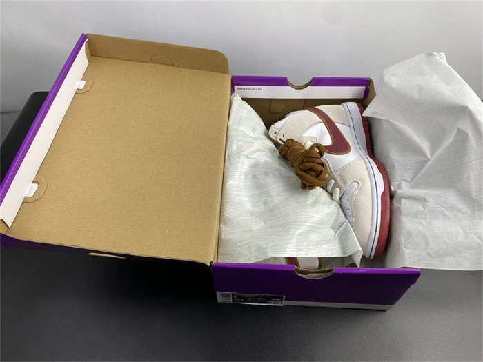RelaxedFit Nike SB Dunk High Sail  Crimson CV9499- 4860