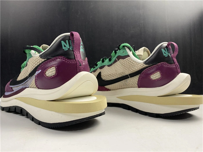 Contemporary Nike Vaporwaffle sacai Villain Red Neptune Green 5230